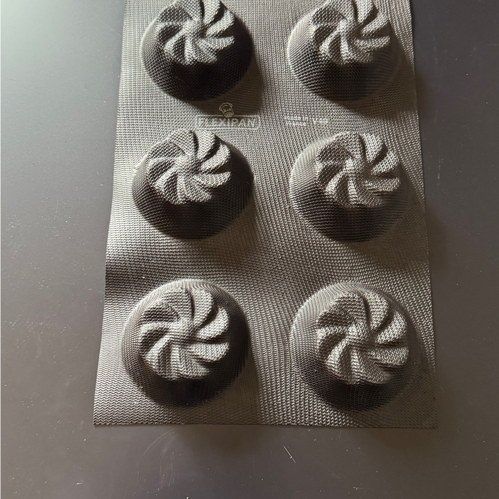 Silicone Nonstick Bake Molds - Black Swirl Mini Dome